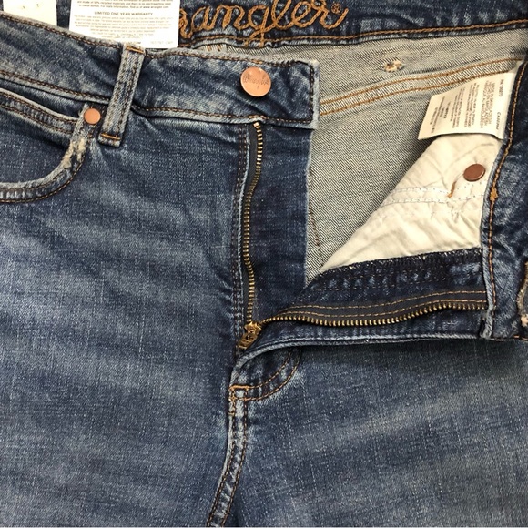 Wrangler Retro High Rise Trumpet Flare Jeans Size 30 NEW - Picture 9 of 11